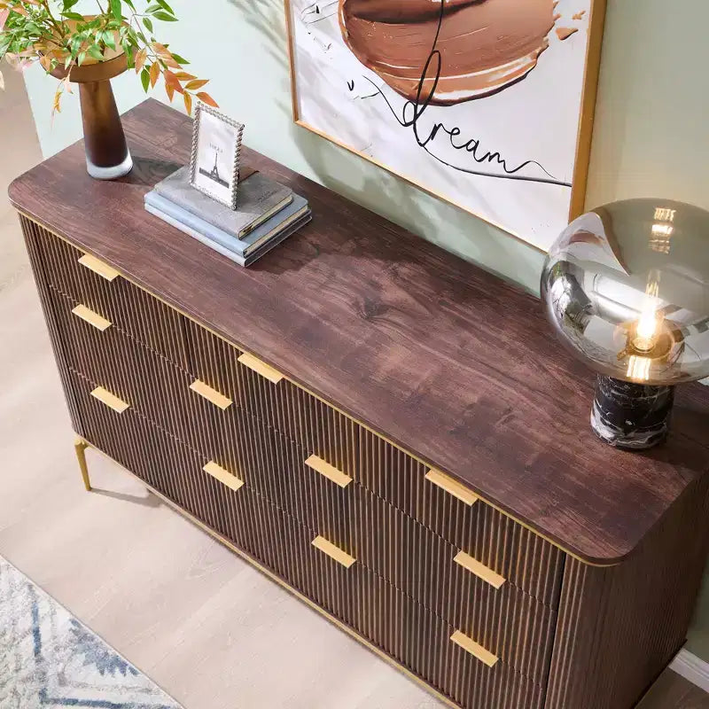 Commode moderne à 7 tiroirs cannelés, meuble TV de 54 po de large avec accents dorés, organisateur de rangement en bois pour chambre à coucher, salon