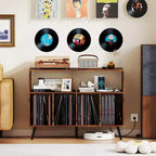 Meuble pour platine vinyle avec station de charge, étagères ouvertes et compartiments, pieds surélevés, marron/blanc