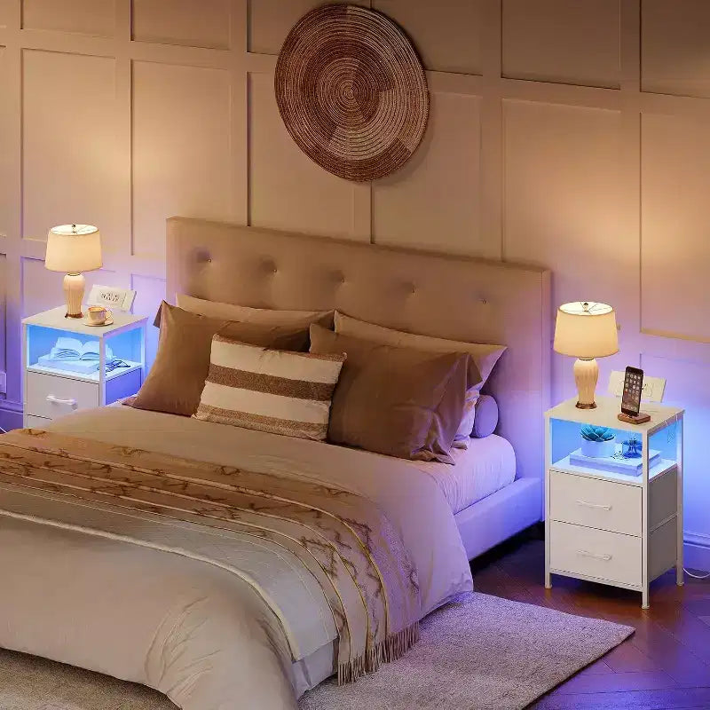 Table de chevet avec station de recharge, Table de nuit blanche avec lumières LED et 2 tiroirs en tissu, Table d'appoint avec 2 prises CA/USB/Type-C