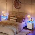 Table de chevet avec station de recharge, Table de nuit blanche avec lumières LED et 2 tiroirs en tissu, Table d'appoint avec 2 prises CA/USB/Type-C