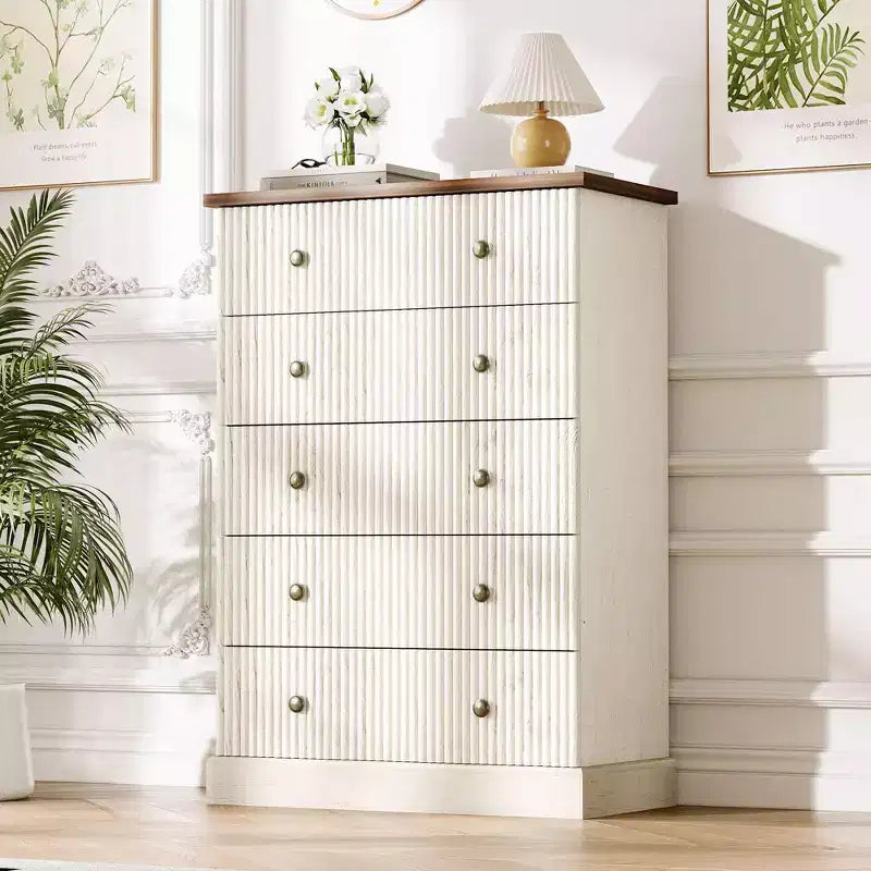 Commode haute à 5 tiroirs pour chambre à coucher, commode verticale cannelée, commode de rangement en bois avec poignées en métal, commode peu encombrante