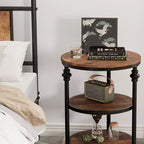 Table d'appoint à 3 niveaux avec rangement, Table d'appoint rustique style ferme avec pieds en colonne métallique, Table d'appoint chêne foncé pour salon chambre à coucher