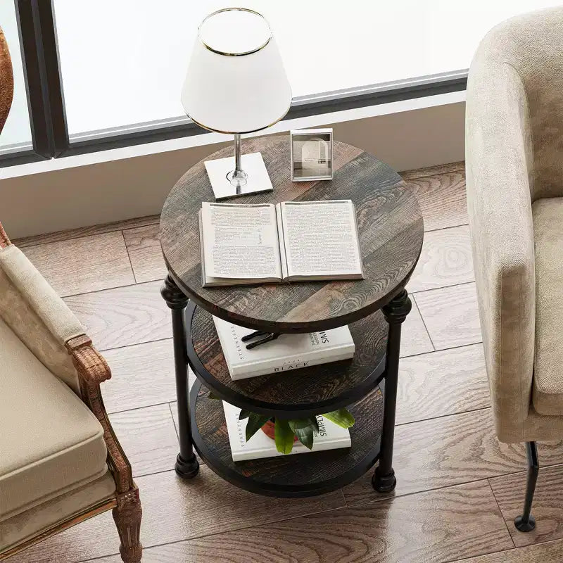 Table d'appoint à 3 niveaux avec rangement, Table d'appoint rustique style ferme avec pieds en colonne métallique, Table d'appoint chêne foncé pour salon chambre à coucher
