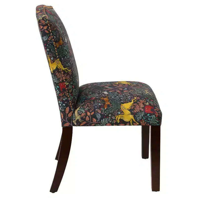 Chaise de salle à manger Ayala à motif de clous décoratifs, bleu marine Frolic : mélange lin-coton capitonné, dossier en forme de bosse de chameau, pieds en bois fuselés
